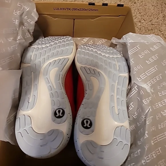 lululemon athletica Women's Red Beyondfeel Running Shoes Size 9 - Picture 5 of 7